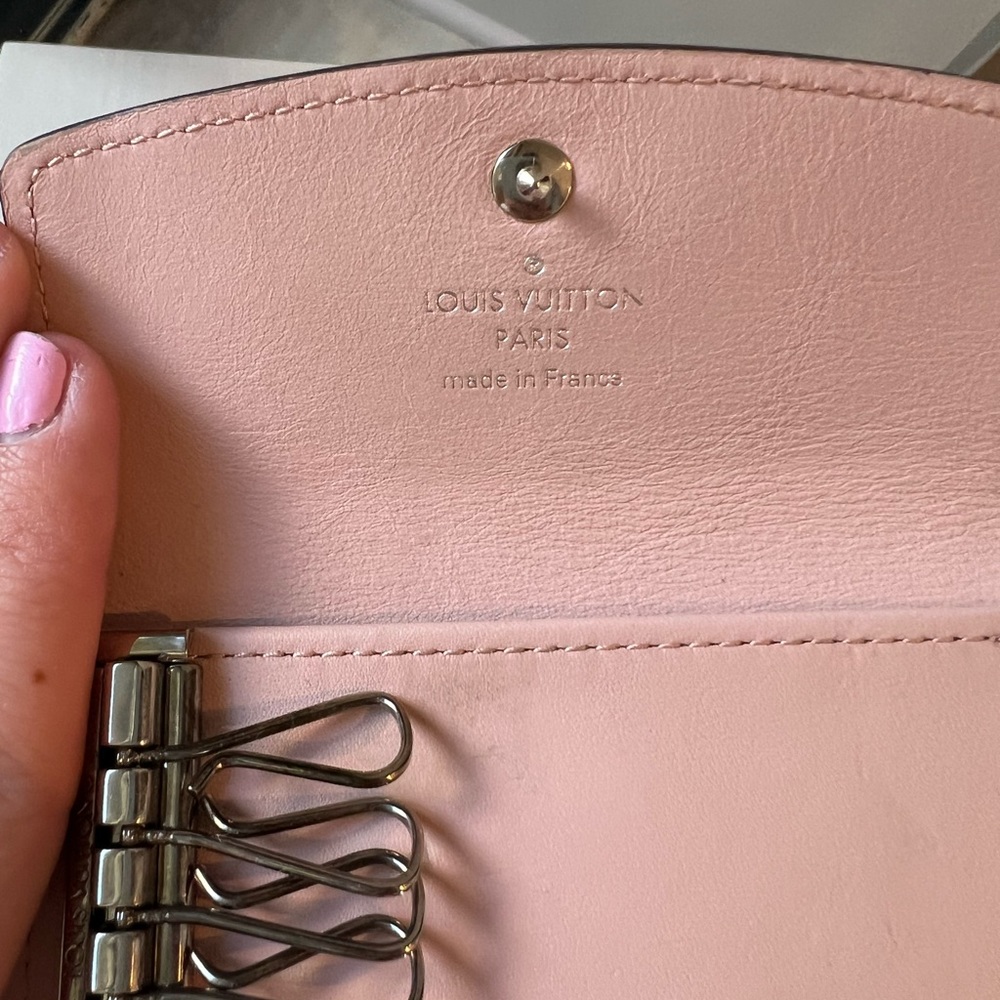 Louis Vuitton pink key case - Picture 4 of 6